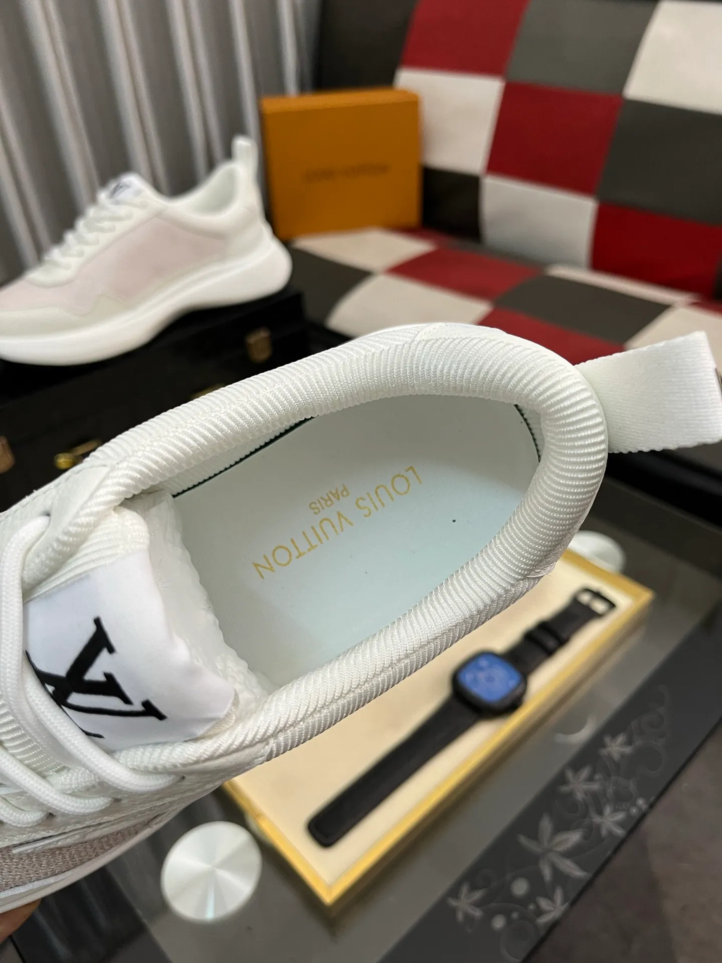 Men's shoes 💰458⌚️⌚️【LOUlS VUlTTON】Louis Vuitton ~ unique and casual style. LV counter purchasing 🏃casual shoes😍😍 Men's 2022 counters are on sale simultaneously, Italian imported brands select first-layer Italian cowhide. 🐑Sheepskin lining (refuses to discolor and rub feet) Sole: Original sole specially provided by the original factory 🎬Better in kind Size number: 38-443️⃣Colors available